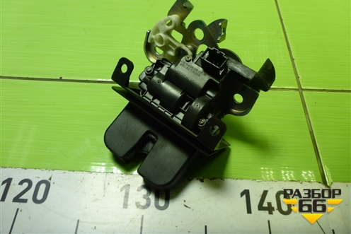 Замок багажника (8R0827505A) для Skoda Octavia (A7) с 2013г
