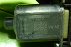 Моторчик стеклоподъёмника задний правый (5Q0959812E) для Skoda Octavia (A7) с 2013г