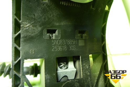 Ручка наружная двери передней левой (5N0837885H) для Skoda Octavia (A7) с 2013г