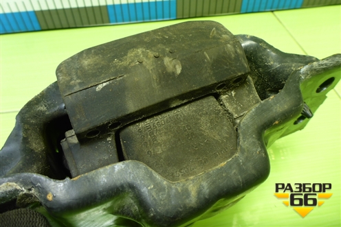 Опора КПП левая (5Q0199555BG) для Skoda Octavia (A7) с 2013г