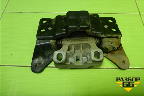 Опора КПП левая (5Q0199555BG) для Skoda Octavia (A7) с 2013г