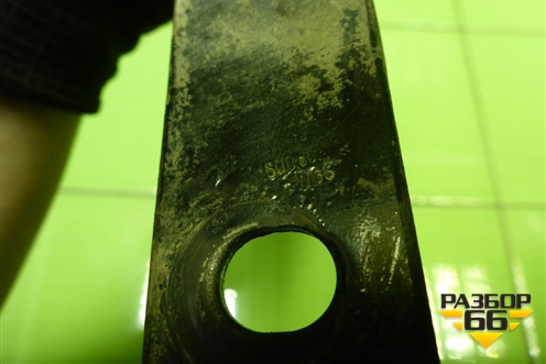 Распорка (на днище) (5Q0802128) для Skoda Octavia (A7) с 2013г