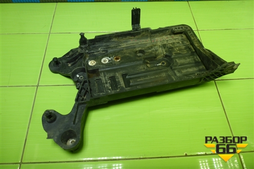 Площадка под аккумулятор (5Q0915331K) для Skoda Octavia (A7) с 2013г