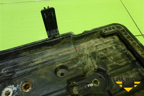 Площадка под аккумулятор (5Q0915331K) для Skoda Octavia (A7) с 2013г
