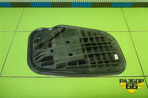 Панель внутренняя двери передней левой (5E0837915E) для Skoda Octavia (A7) с 2013г