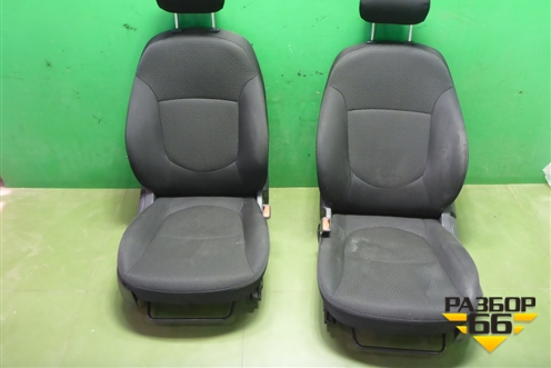 Сиденья комплект (хетчбэк с подогревом, без AIRBAG) для Kia Rio с 2011-2016г