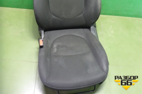 Сиденья комплект (хетчбэк с подогревом, без AIRBAG) для Kia Rio с 2011-2016г