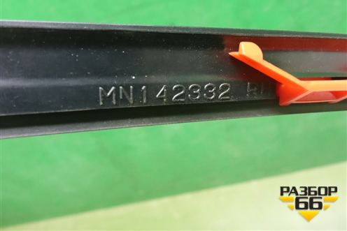 Молдинг крыши правый (новый) (MN142332) для Mitsubishi L 200 c 2006-2015г