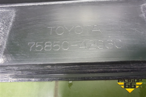 Накладка на порог наружная правая (7585042030) для Toyota Rav-4 с 2018г