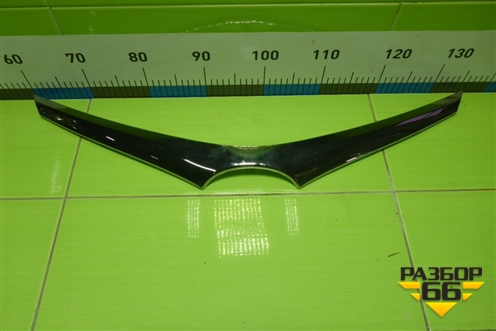 Накладка на решетку радиатора (новая) (5311402270) для Toyota Corolla (E18) с 2012-2019г
