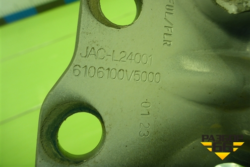 Петля двери передней правой нижняя (6106100V5000) для JAC J7 с 2020-2025г