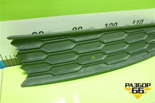 Решетка в передний бампер правая (60U807682A) для Skoda Rapid с 2020г