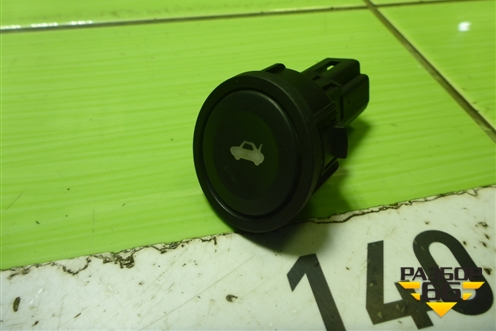 Кнопка открывания багажника (6S6T19B514AB) для Ford Fusion с 2002г