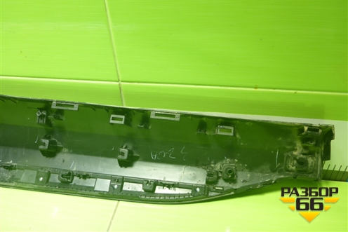 Накладка двери передней правой (8891867648) для Geely Atlas 2 с 2023г