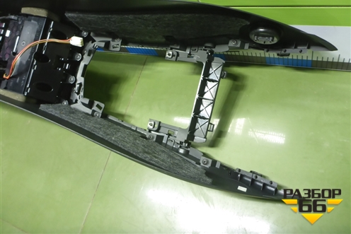 Подлокотник (подстаканник с обогревом/охлаждением) (8R0864981) для Audi Q5 c 2008-2017г