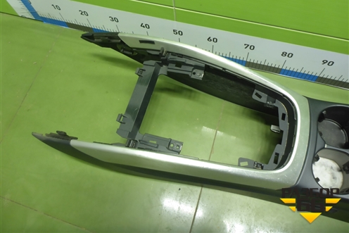 Подлокотник (подстаканник с обогревом/охлаждением) (8R0864981) для Audi Q5 c 2008-2017г