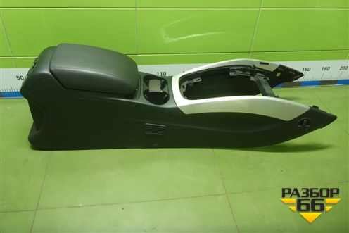 Подлокотник (подстаканник с обогревом/охлаждением) (8R0864981) для Audi Q5 c 2008-2017г