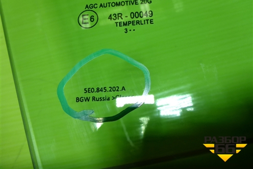 Стекло двери передней правой (5E0845202A) для Skoda Octavia (A7) с 2013г