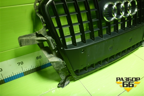 Решетка радиатора (после 2012г под парктроник) (8R0853651R) для Audi Q5 c 2008-2017г (Ку 5)