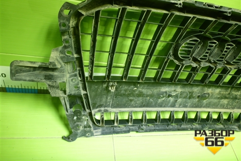 Решетка радиатора (после 2012г под парктроник) (8R0853651R) для Audi Q5 c 2008-2017г (Ку 5)