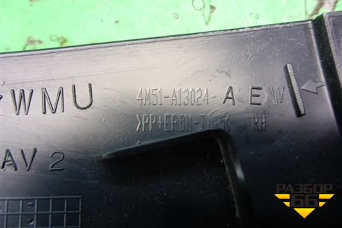 Обшивка багажника на заднюю панель (правая) (4M51A13024AEW) для Ford Focus 2 с 2008-2011г