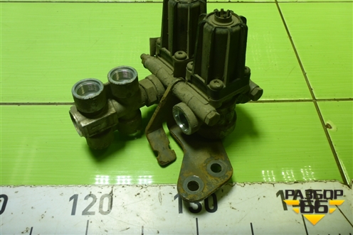 Клапан тормозной системы (WG9000360549) для Sitrak  C7H