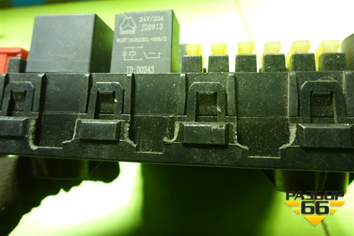 Блок предохранителей салонный (WG9716582301) для Sitrak  C7H