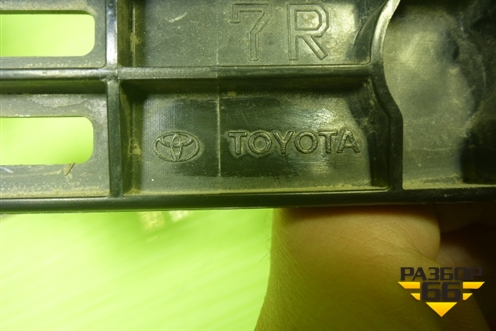 Кронштейн заднего бампера правый (5257533130) для Toyota Camry V70 с 2017г