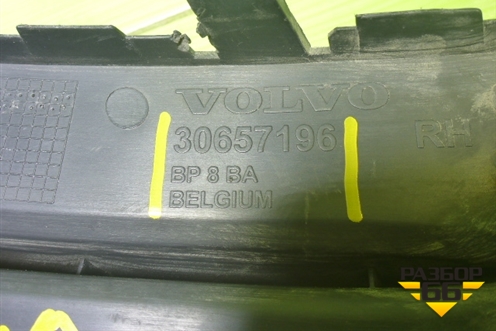 Решетка в передний бампер правая (под ПТФ) (30657196) для Volvo C30 с 2006г