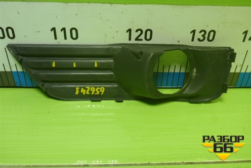 Решетка в передний бампер правая (под ПТФ) (FD9915601) для Ford Focus 2 с 2005-2008г