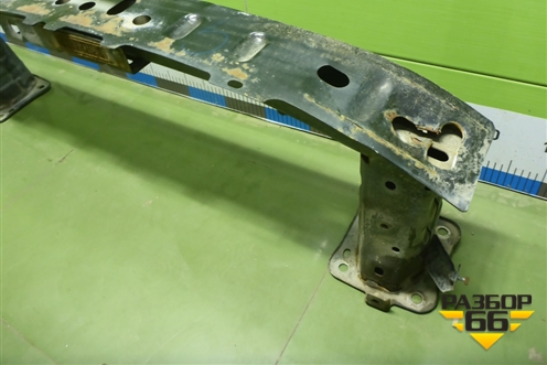 Усилитель переднего бампера (8V41S108K61AB) для Ford Focus 2 с 2008-2011г
