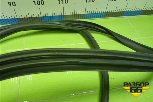 Уплотнитель двери передней правой на кузов (6600005279) для Geely Coolray с 2019-2025г