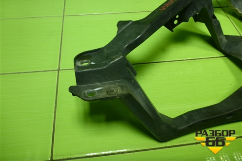 Кронштейн фары правой (MN105060) для Mitsubishi Colt с 2004г
