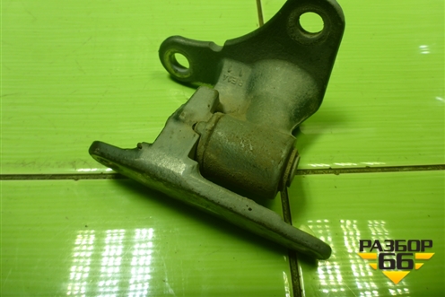 Петля двери передней правой нижняя для Mitsubishi Colt с 2004г