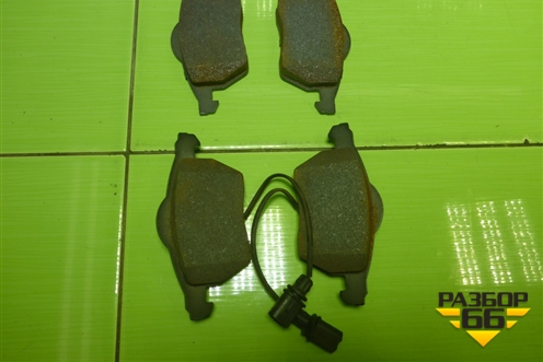 Колодки тормозные передние (новые) (4A0698151C) для Audi A6 (C4) с 1994-1997г