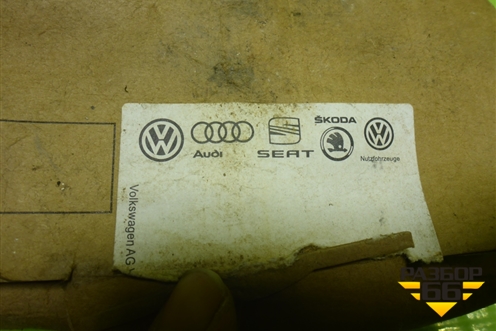Колодки тормозные передние (новые) (4A0698151C) для Audi A6 (C4) с 1994-1997г