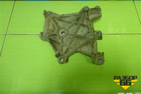 Кронштейн компрессора кондиционера (MR360566) для Mitsubishi Lancer-9  с 2003-2008г