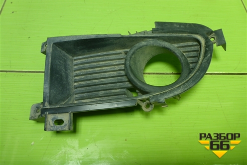 Накладка ПТФ левая (6407A015) для Mitsubishi Lancer-9  с 2003-2008г