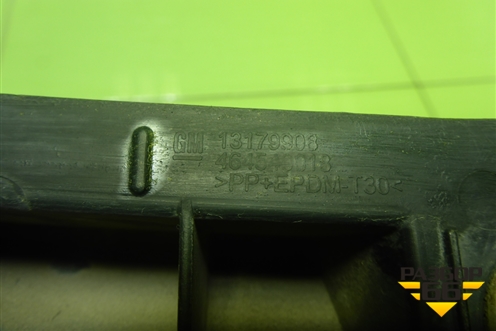 Кронштейн заднего бампера центральный (13179908) для Opel Corsa D с 2006-2014г (Корса Д)