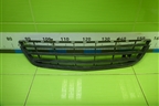 Решетка в передний бампер центральная (13179942) для Opel Corsa D с 2006-2014г (Корса Д)