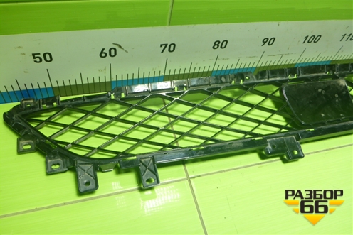 Решетка в передний бампер центральная для Genesis GV80 с 2020г (ГВ80)