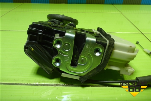 Замок двери передней правой (813202W010) для Hyundai Santa Fe с 2012-2018г (Санта Фе)