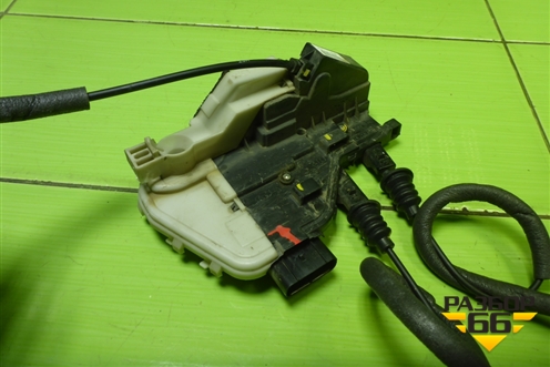 Замок двери передней левой (813102W010) для Hyundai Santa Fe с 2012-2018г (Санта Фе)