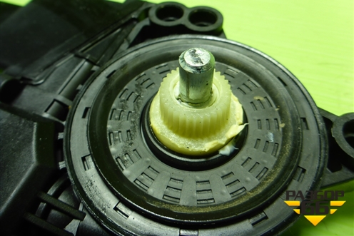 Моторчик стеклоподъёмника передний левый (824502W020) для Hyundai Santa Fe с 2012-2018г (Санта Фе)