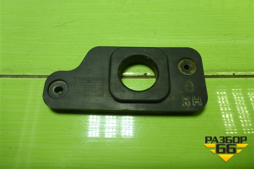 Кронштейн радиатора нижний правый для Hyundai Santa Fe с 2012-2018г (Санта Фе)