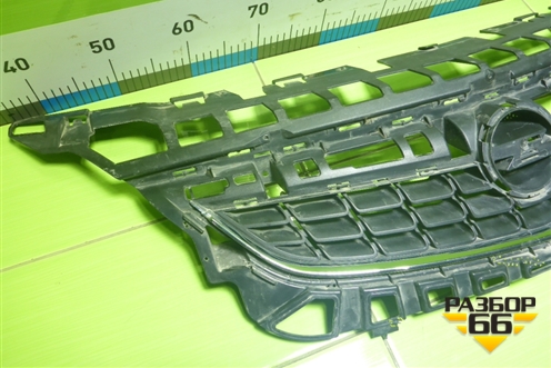 Решетка радиатора (до 2012г) (13266577) для Opel Astra J с 2009г (Астра Джей)