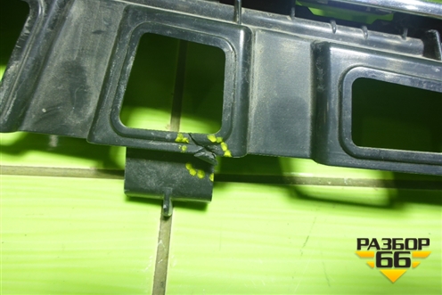 Решетка радиатора (до 2012г) (13266577) для Opel Astra J с 2009г (Астра Джей)