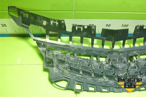 Решетка радиатора (до 2012г) (13266577) для Opel Astra J с 2009г (Астра Джей)