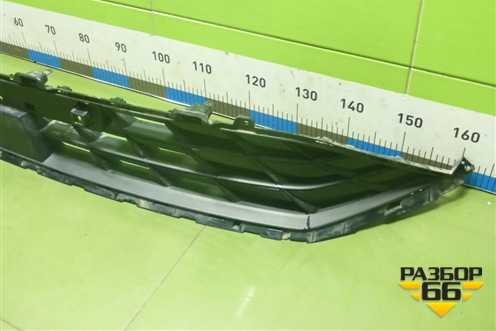 Решетка в передний бампер центральная (8891861846) для Geely Atlas 2 с 2023г (Атлас)