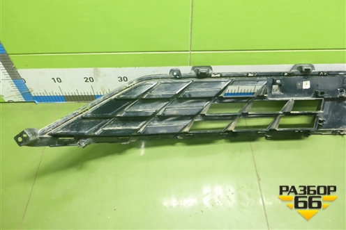 Решетка в передний бампер центральная (8891861846) для Geely Atlas 2 с 2023г (Атлас)